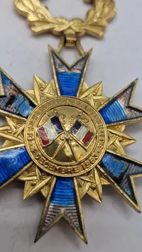 Fransk orden kaldet "Ordre national du Mérite" (Den Nationale Fortjenstorden). Orignal
