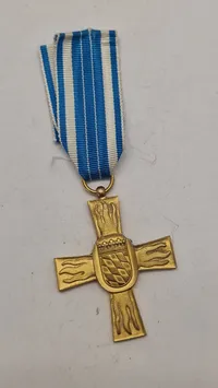 Bayerisches Feuerwehr-Ehrenzeichen i guld for 50 års tjeneste. 
Original