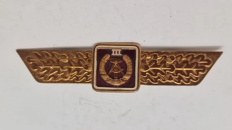 Tysk DDR) klassificeringsbadge for den nationale folkearmé (NVA). Original