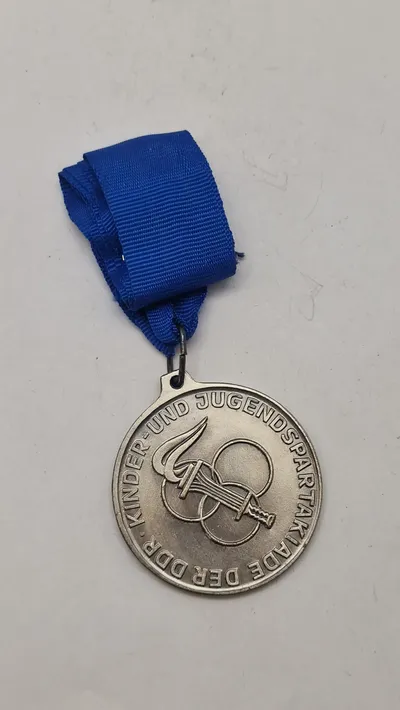 Tysk DDR-medalje fra "Kinder- und Jugendspartakiade". Original