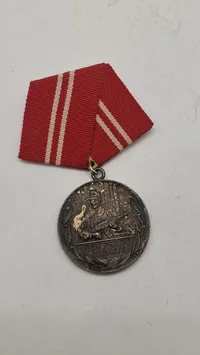 Tysk Medaille für treue Dienste in den Kampfgruppen der Arbeiterklasse" fra DDR. Original