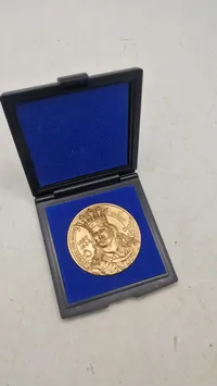 Rumænsk mønt med æske. Original
