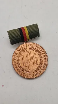 DDR-medalje fra Østtyskland, der blev givet for fremragende resultater i landbrugskooperativer (LPG - Landwirtschaftliche Produktionsgenossenschaft). Original
