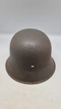 Tysk M/42 hjelm. Genanvendt. Original