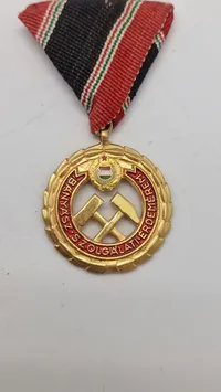 Ungarsk minørfortjenstmedalje (Bányász Szolgálati Érdemérem).  Original
