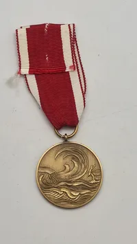 Tysk erindringsmedalje fra 1962, kendt som Sturmflutmedaille (Stormflodsmedaljen) fra Niedersachsen.   Original