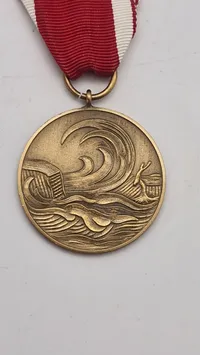 Tysk erindringsmedalje fra 1962, kendt som Sturmflutmedaille (Stormflodsmedaljen) fra Niedersachsen.   Original