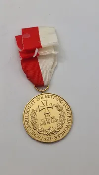MEDAILLE FÜR RETTUNG AUS SEENOT AM BANDE DER DEUTSCHEN GESELLSCHAFT ZUR RETTUNG SCHIFFBRÜCHIGER. Original
