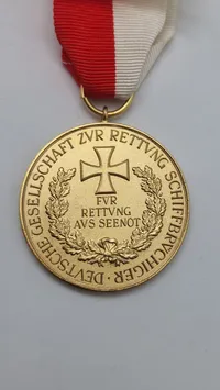 MEDAILLE FÜR RETTUNG AUS SEENOT AM BANDE DER DEUTSCHEN GESELLSCHAFT ZUR RETTUNG SCHIFFBRÜCHIGER. Original