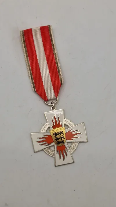 Baden-Württemberg State Fire Brigade Long Service Badge (Feuerwehr-Ehrenzeichen Baden-Württemberg). Original