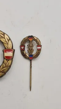 Internationaler Volkssportverband pins. Originale