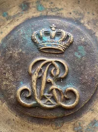 Original bronze skål/plakette med monogram fra Kong Christian X