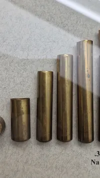 Display Ammunitionsarsenalet Trækstadier for 308. Winchester Nato 
7,62 x 51 mm samt løspatron. 32 x 20 Cm