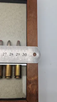 Display Ammunitionsarsenalet Trækstadier for 308. Winchester Nato 
7,62 x 51 mm samt løspatron. 32 x 20 Cm