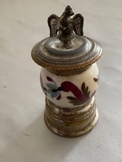 Originalt tysk pepperkværn med preussisk ørn på toppen