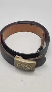 Bælte med spænde fra Vestberlins politi (Berliner Polizei). Original