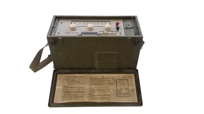 militær radiomodtager af typen Varslingsmodtager HSGT M-4/FRM-2.