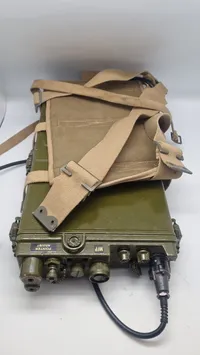 VINTAGE US ARMY AN/PRC-10 RYGSÆKSRADIO – KOREAKRIGS-ERA – KOMPLET SÆT MED LANG ANTENNE!