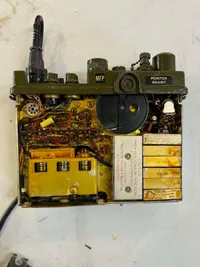 VINTAGE US ARMY AN/PRC-10 RYGSÆKSRADIO – KOREAKRIGS-ERA – KOMPLET SÆT MED LANG ANTENNE!