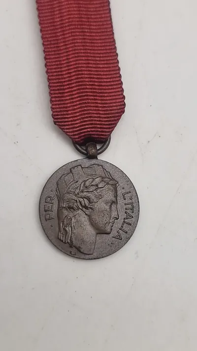 Italiensk Medaglia di benemerenza per i volontari della guerra italo-austriaca 1915-1918. Miniature. Original