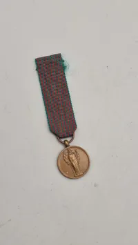 Italiensk Medaglia mignon per la guerra 1940 1943. Miniature. Original
