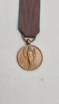 Italiensk Medaglia mignon per la guerra 1940 1943. Miniature. Original