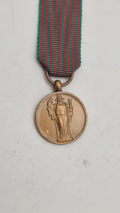 Italiensk Medaglia mignon per la guerra 1940 1943. Miniature. Original