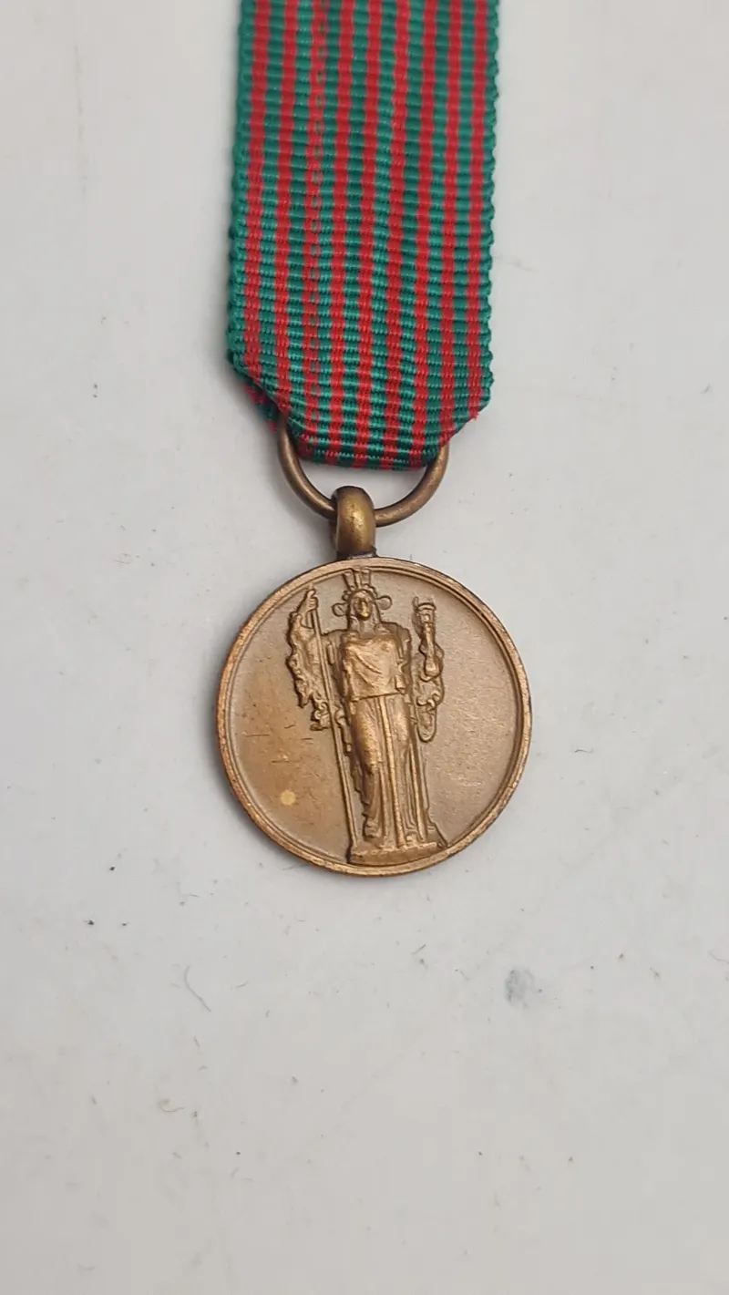 Italiensk Medaglia mignon per la guerra 1940 1943. Miniature. Original