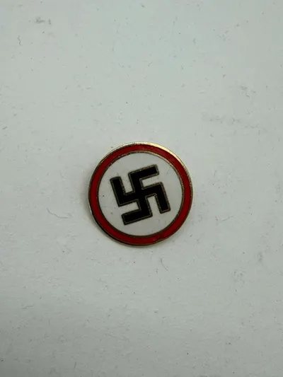 Nynazistisk pin