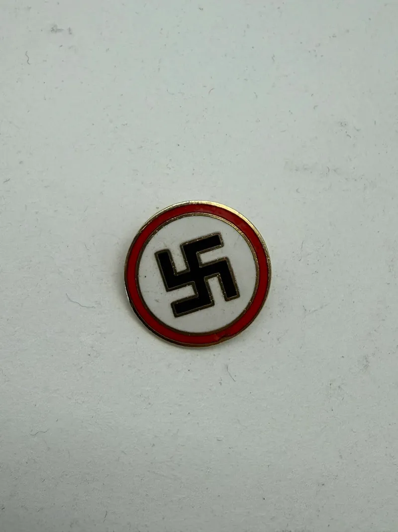 Nynazistisk pin