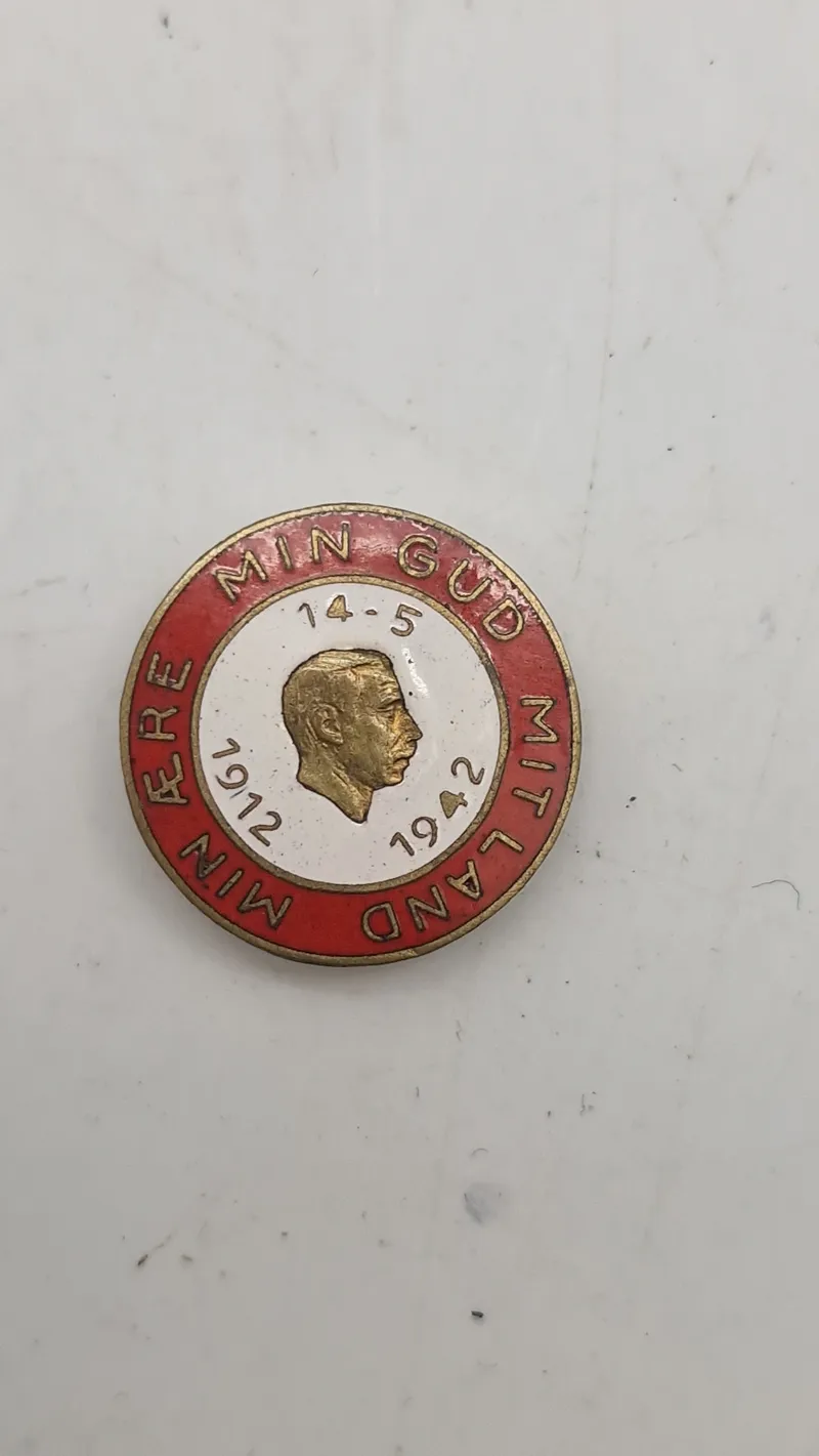 Kong Christian X pin. Sjælden variant. Original