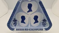 Royal Copenhagen mindeplatte fra 1915, som markerer "Kongemødet i Malmø" i december 1914. Original