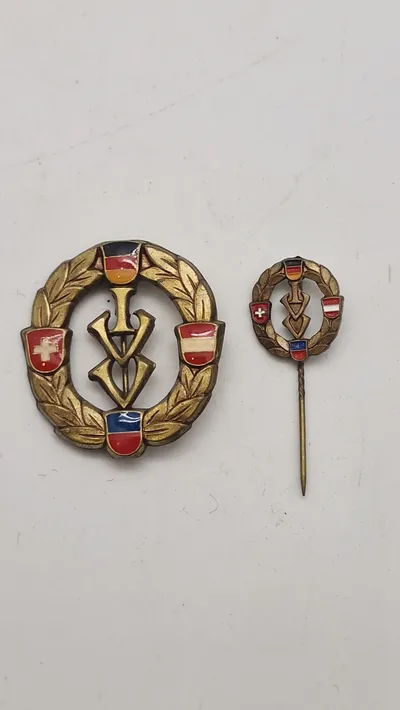 Internationaler Volkssportverband pins. Originale
