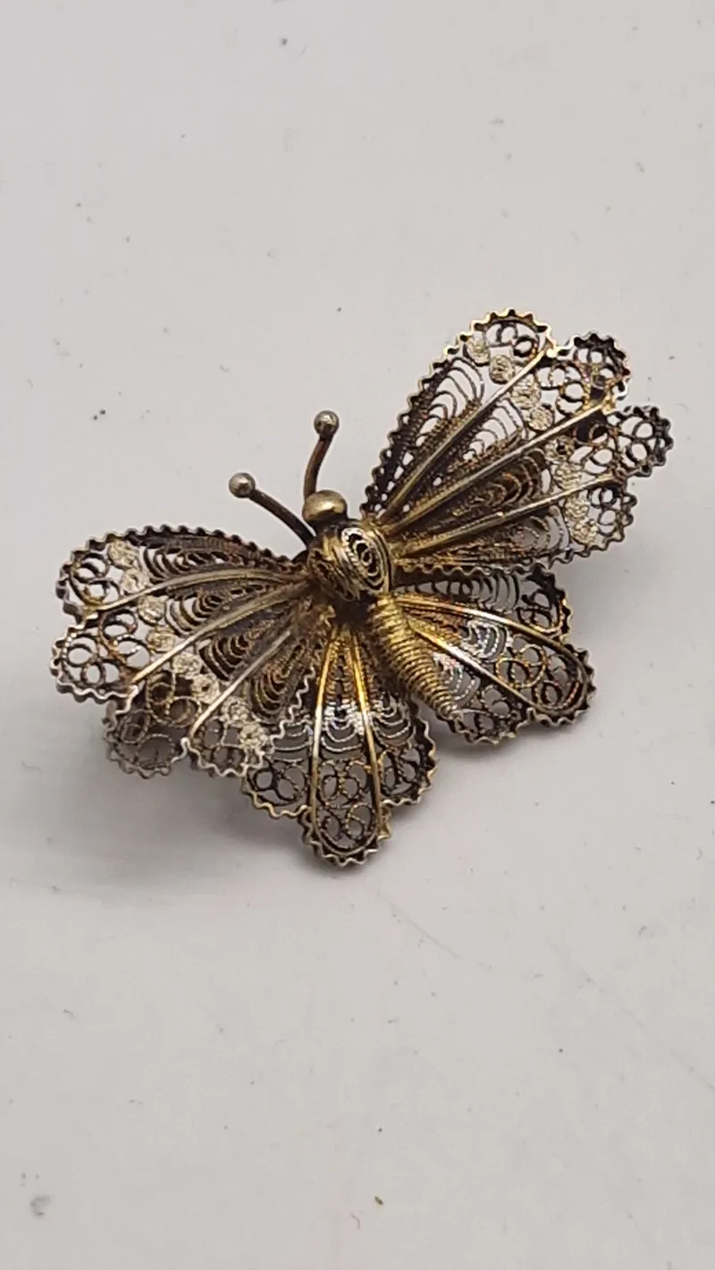 Filigran broche af 830 sølv