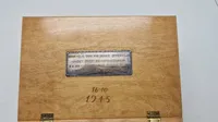 Sjælden æske givet som gave fra krigsfange nr 806 Martin Mesel, anholdt under aktion Polarkreis i 1943, har siddet i Oflag XXI-C (Schildberg) og Stalag III A (Luckenwalde). Original