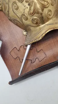 Våbenskjold med miniature sværd