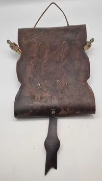 Våbenskjold med miniature sværd