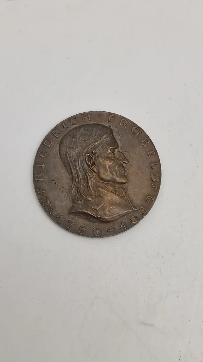 mindemedalje af Friedrich Fröbel, en tysk pædagog, der levede fra 1782 til 1852. Original
