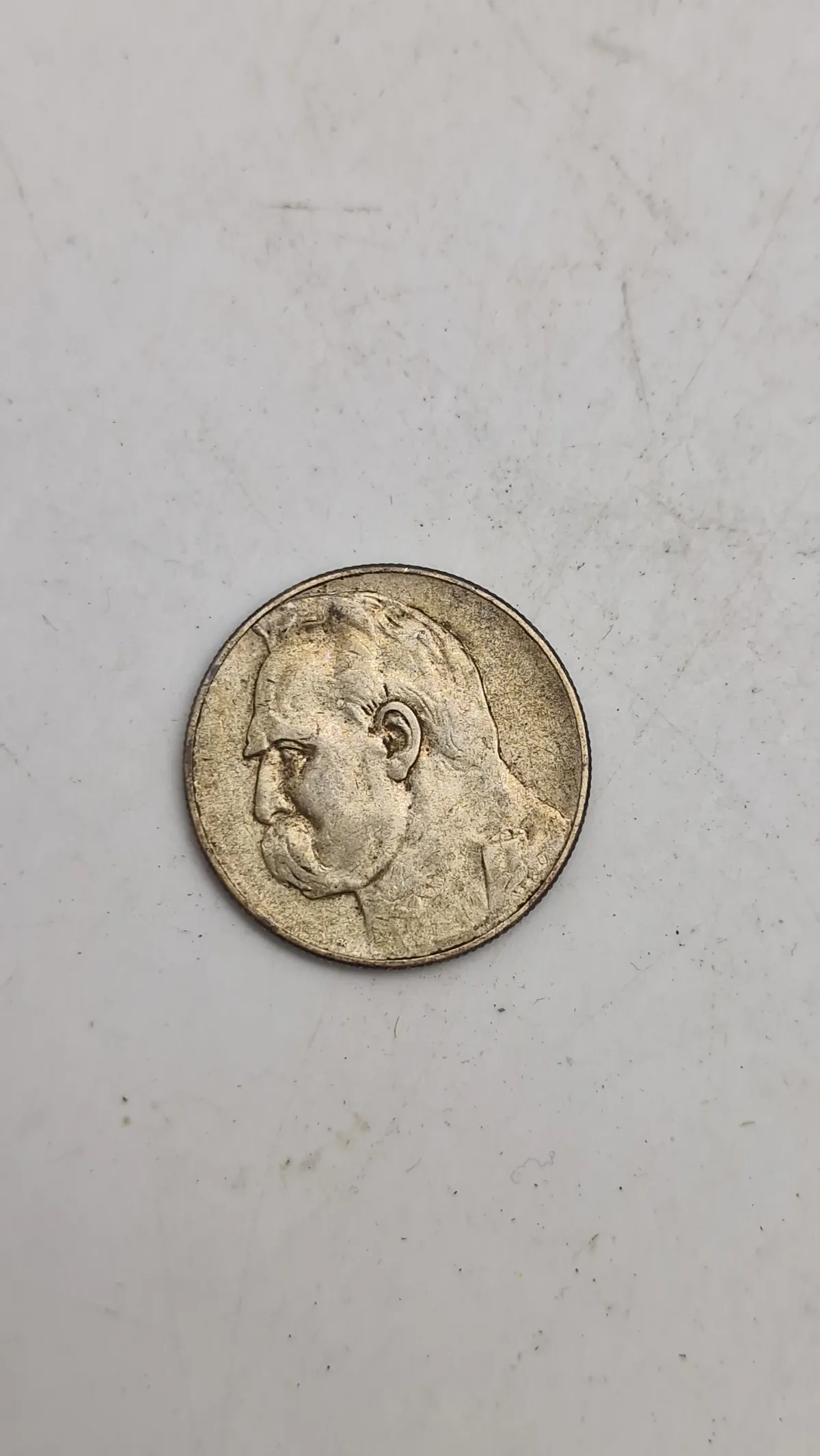 Polsk 5 złoty sølvmønt fra 1935, der er præget for at ære marskal Józef Piłsudski.