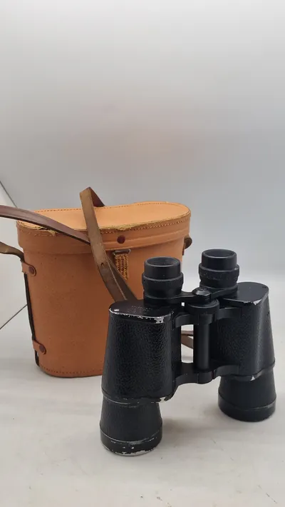 Kikkert med etui