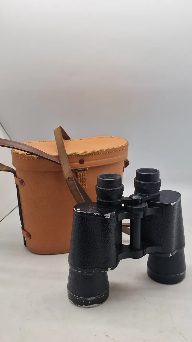 Kikkert med etui
