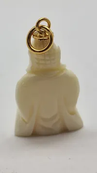 Buddha af ben som vedhæng