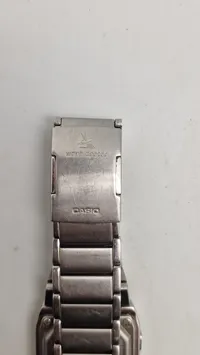 Casio i-Range IRW-M200 radiostyret ur, der er kendt for sin præcise tidsvisning via atomure