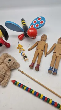 Samling ældre legetøj