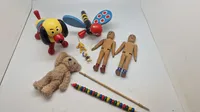 Samling ældre legetøj