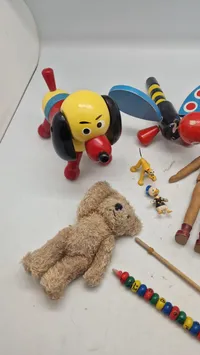 Samling ældre legetøj