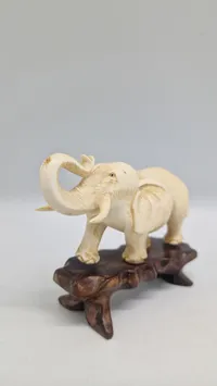 Elefant figur af ben