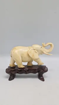Elefant figur af ben