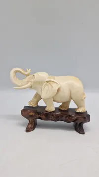 Elefant figur af ben