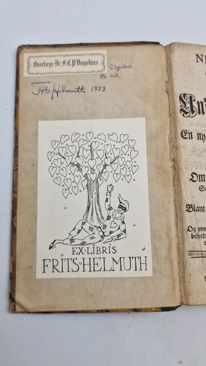 Bog fra 1742 som har tilhørt Frits Helmuth
